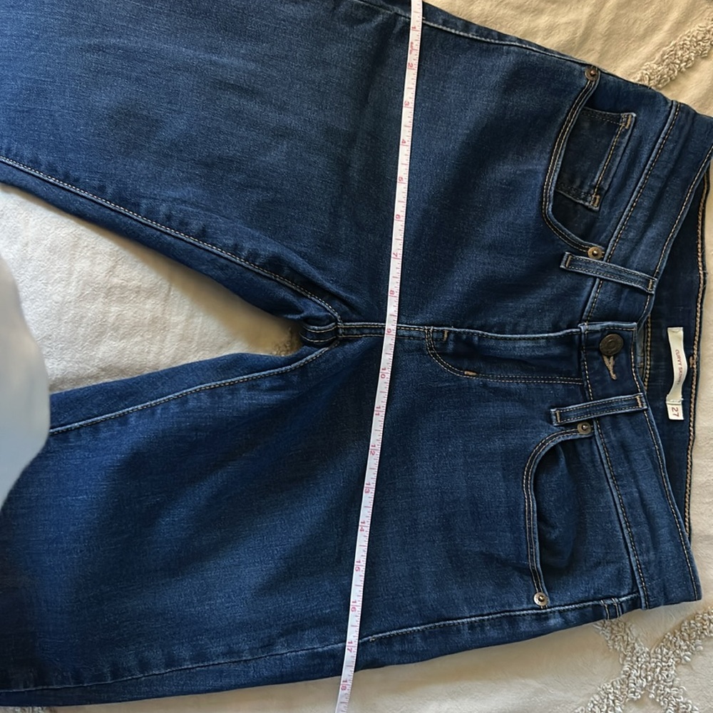 Levi’s Curvy Skinny Leg Jeans. Excellent condition! Size 27 (4) - Picture 10 of 10